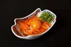 サーモンユッケ